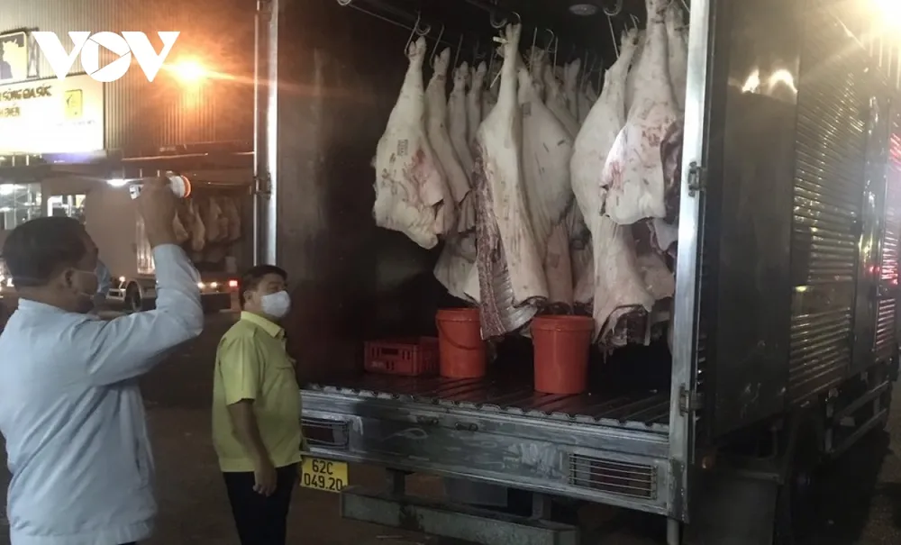 Hàng hóa đổ về chợ đầu mối ở TPHCM tăng đột biến ảnh 10