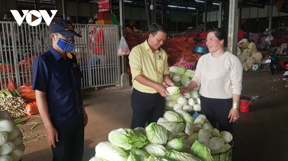 Hàng hóa đổ về chợ đầu mối ở TPHCM tăng đột biến ảnh 12