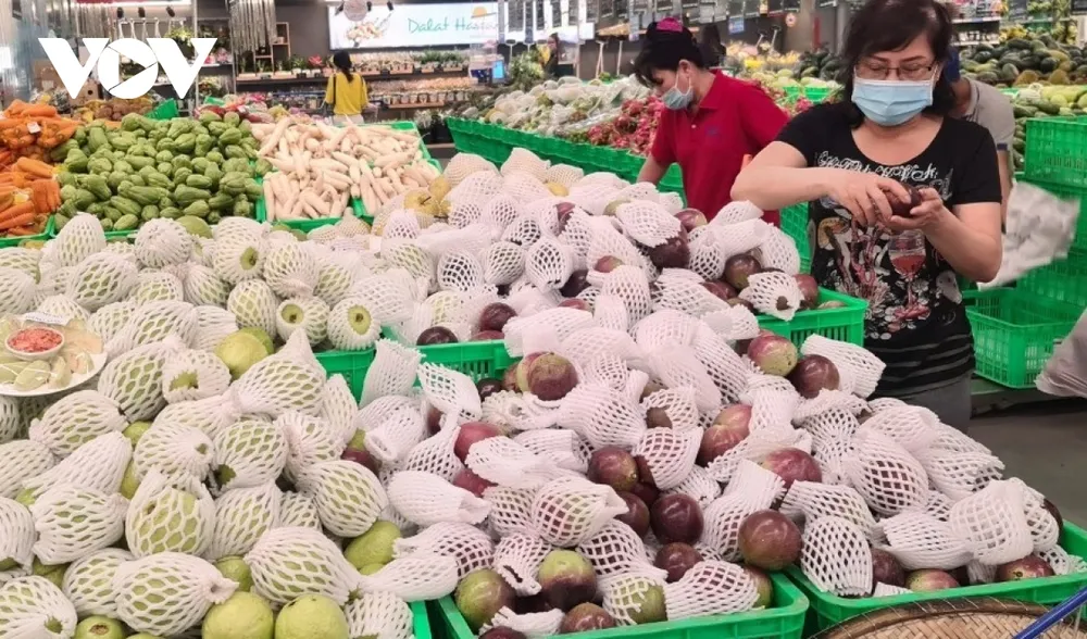 Hàng hóa đổ về chợ đầu mối ở TPHCM tăng đột biến ảnh 2