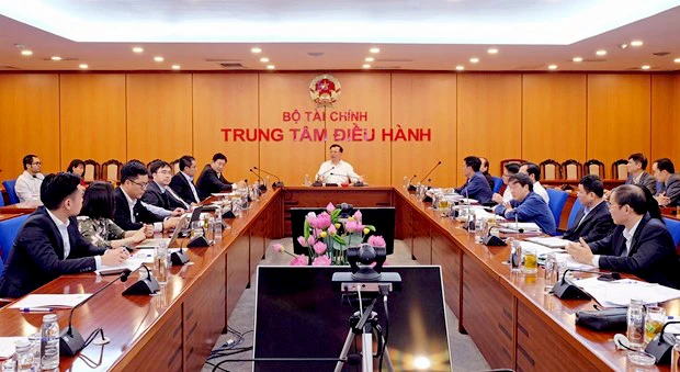 Bộ trưởng Bộ tài chính Đinh Tiến Dũng chủ trì buổi làm việc. 