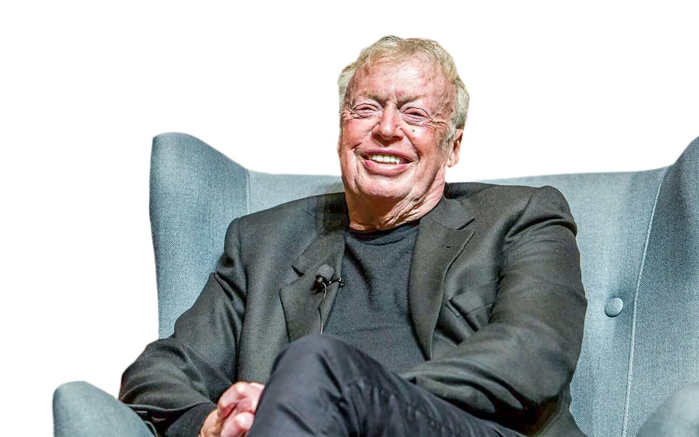 Phil Knight Khai sinh đế chế giày Nike