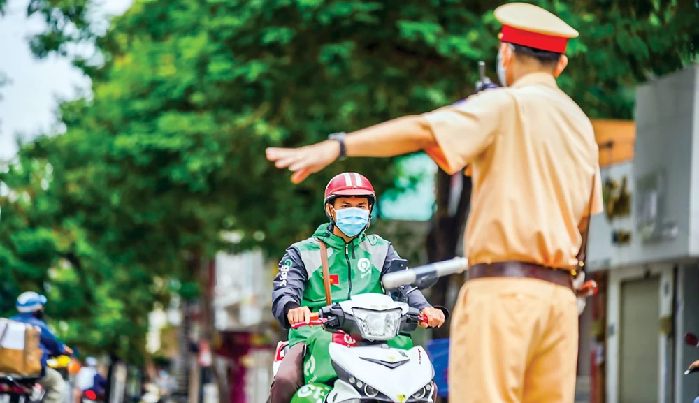 Hạn chế lưu thông theo CT16 là đúng đắn, nhưng phải linh động cho cái gọi là "hàng hóa thiết yếu".