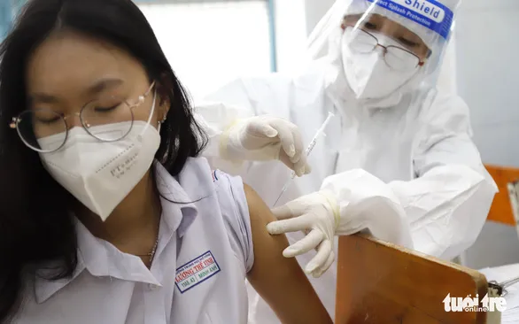 Hôm nay 28-10, TP.HCM đồng loạt tiêm vắc xin cho trẻ - Ảnh 1.