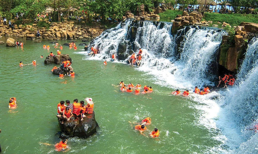 Khu du lịch Thác Giang Điền.