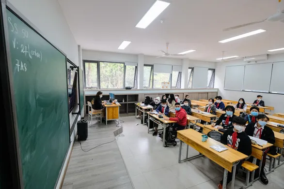 Học sinh F1 phải ở nhà: Thiệt cho trò, khổ cho trường - Ảnh 1. Học sinh F1 phải ở nhà: Thiệt cho trò, khổ cho trường - Ảnh 1.