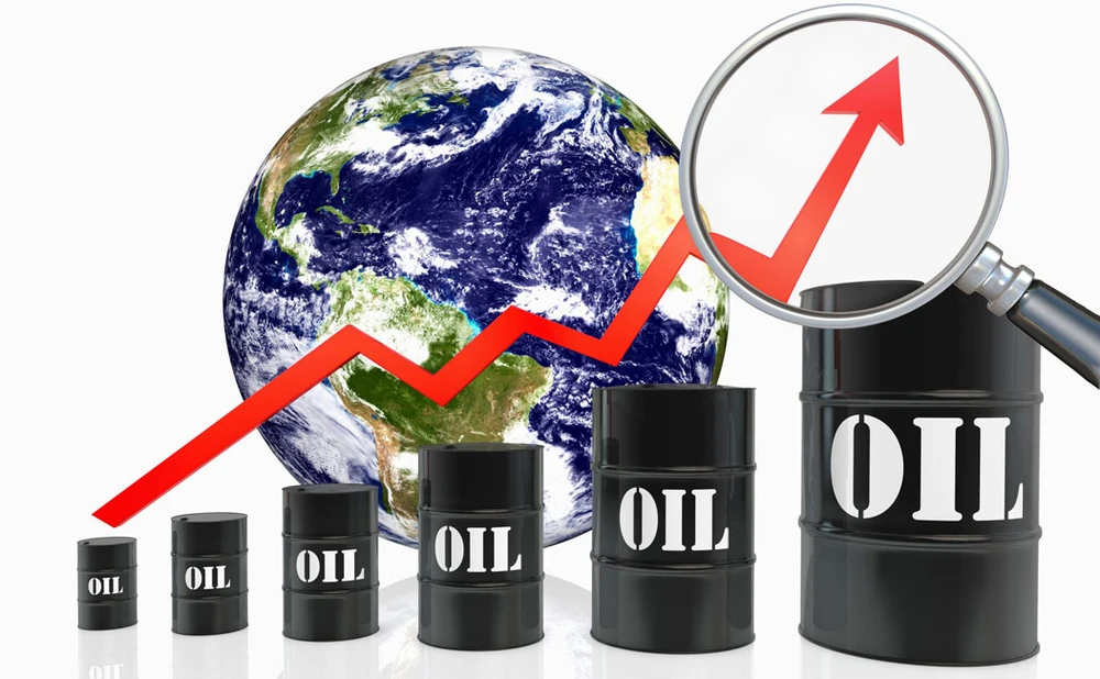 Giá dầu liên tục tăng là một trong những nguyên nhân tạo ra lạm phát chi phí đẩy cùng nhập khẩu lạm phát.