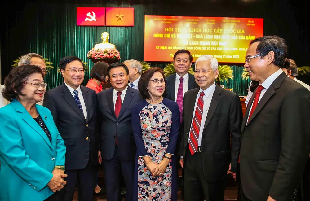 Phó Thủ tướng Thường trực Chính phủ Phạm Bình Minh, Bí thư Thành ủy TPHCM Nguyễn Văn Nên, cùng các đại biểu là lãnh đạo, nguyên lãnh đạo Đảng, Nhà nước, nhà khoa học tại Hội thảo khoa học cấp quốc gia “Đồng chí Võ Văn Kiệt - Nhà lãnh đạo xuất sắc của Đảng và cách mạng Việt Nam”, nhân kỷ niệm 100 năm ngày sinh cố Thủ tướng Võ Văn Kiệt (23-11-1922 - 23-11-2022). Ảnh: HOÀNG TRIỀU