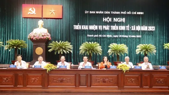 Bí thư Thành ủy TPHCM Nguyễn Văn Nên cùng Thường trực UBND TPHCM dự hội nghị. Ảnh: HOÀNG HÙNG Bí thư Thành ủy TPHCM Nguyễn Văn Nên cùng Thường trực UBND TPHCM dự hội nghị. Ảnh: HOÀNG HÙNG