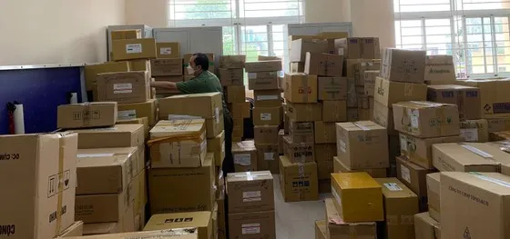 Công an quận 8 (TPHCM) vừa phối hợp với các đơn vị chức năng triệt phá đường dây sản xuất tân dược giả quy mô lớn. Ảnh: CHÍ THẠCH Công an quận 8 (TPHCM) vừa phối hợp với các đơn vị chức năng triệt phá đường dây sản xuất tân dược giả quy mô lớn. Ảnh: CHÍ THẠCH