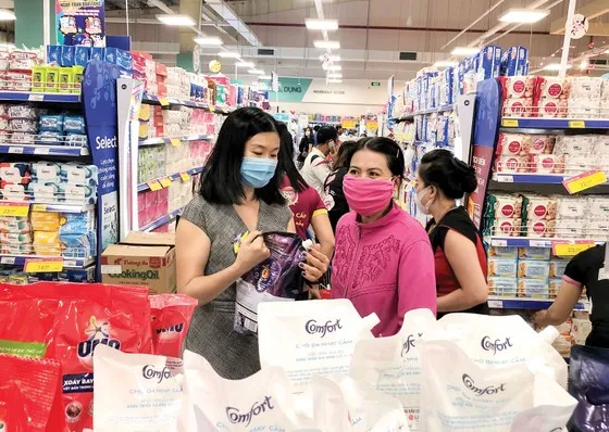 Doanh thu bán lẻ hàng hóa trên địa bàn TPHCM tăng kỷ lục Doanh thu bán lẻ hàng hóa trên địa bàn TPHCM tăng kỷ lục