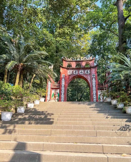 Cổng Đền Hùng ở Việt Trì Phú Thọ. Cổng Đền Hùng ở Việt Trì Phú Thọ.