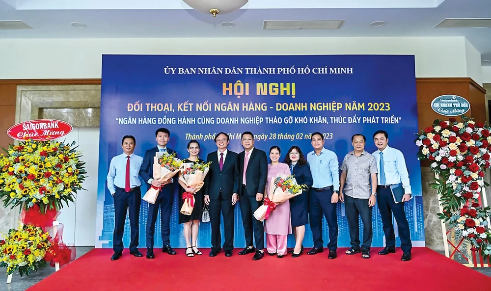 Kết nối ngân hàng - doanh nghiệp: Kết nhưng khó nối? 