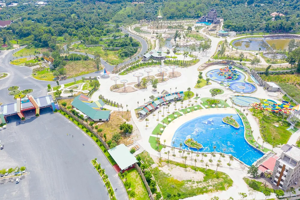 Thanh Long Water Park nhất cận lân - nhì cận thân với Cáp treo núi Cấm đã tạo thành 1 tổ hợp du lịch nghỉ dưỡng rất đặc biệt của du lịch Việt. Thanh Long Water Park nhất cận lân - nhì cận thân với Cáp treo núi Cấm đã tạo thành 1 tổ hợp du lịch nghỉ dưỡng rất đặc biệt của du lịch Việt.