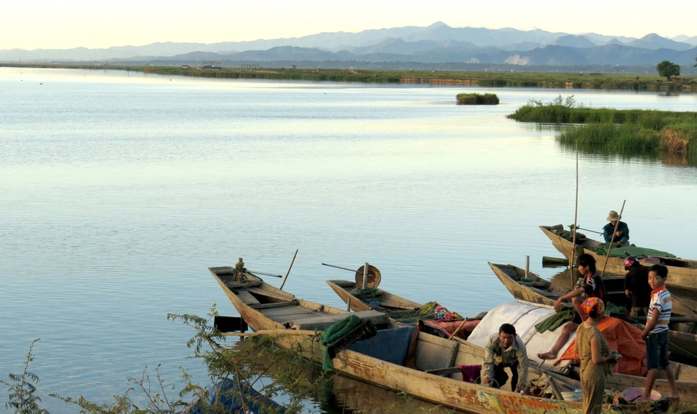 Một góc Phá Hạc Hải nhìn từ xã Gia Ninh, Quảng Bình. Ảnh: MINH PHONG 