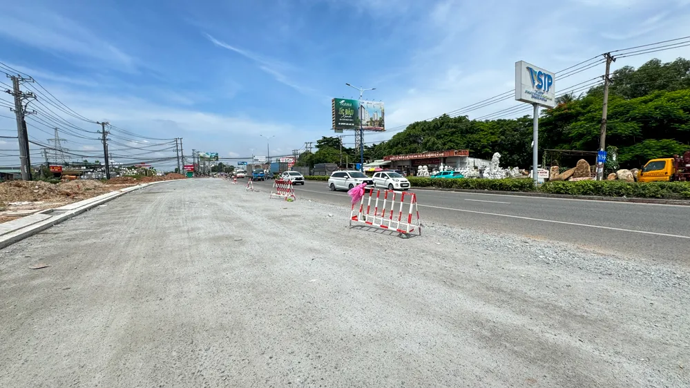 Quốc lộ 13 phía Bình Dương (cũ) đã và đang được mở rộng.