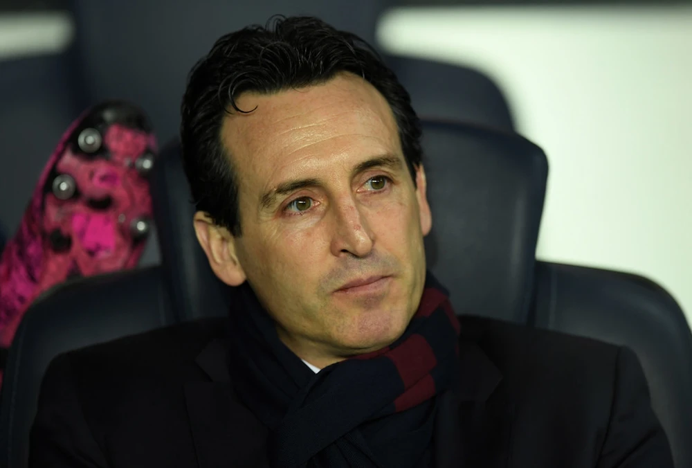 HLV Unai Emery trở thành cái gai trong mắt khán giả Paris.