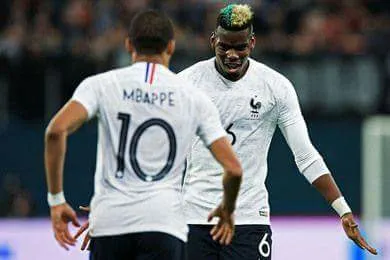 Paul Pogba và Kylian Mbappe ăn mừng bàn thắng
