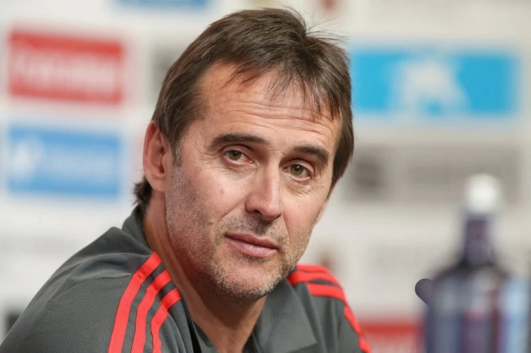 HLV Julen Lopetegui bị sa thải vì lén đàm phán với Real Madrid.