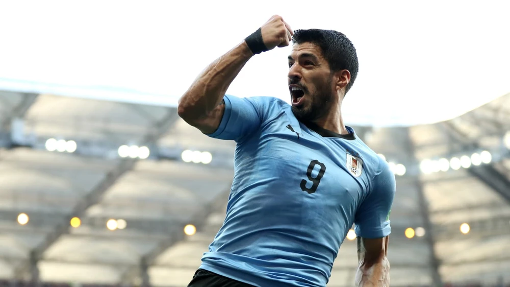 Luis Suarez ghi bàn thắng đầu tiên của mình ở World Cup