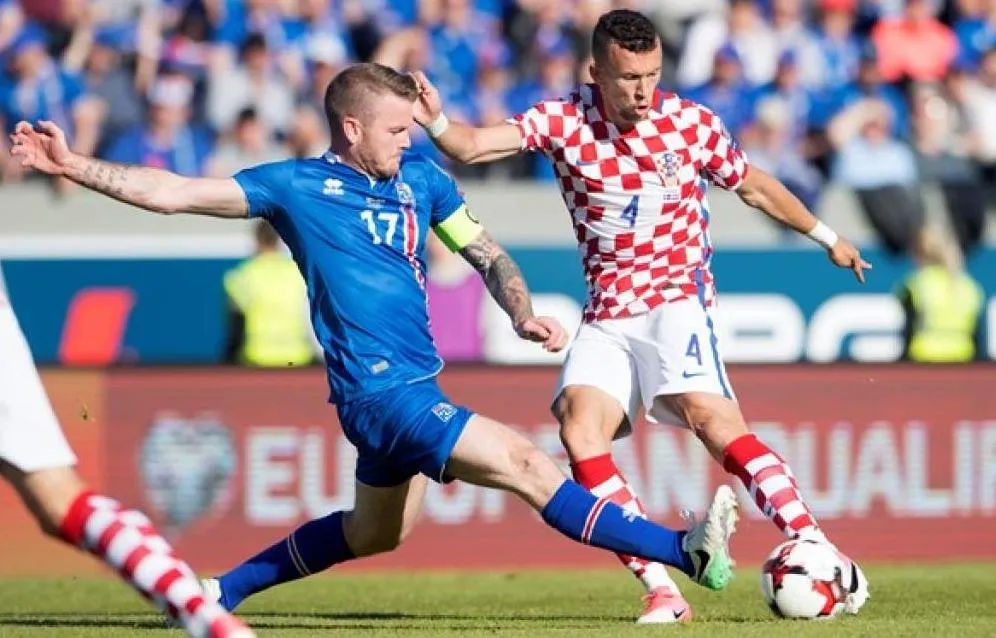 Iceland - Croatia: Phá vỡ núi băng