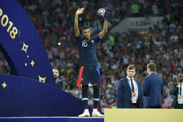 Kylian Mbappe trong lễ đăng quang.