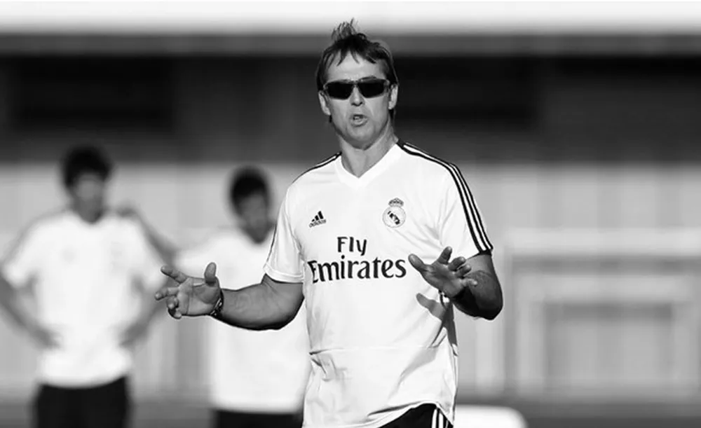 HLV Julen Lopetegui trên sân tập Real Madrid.