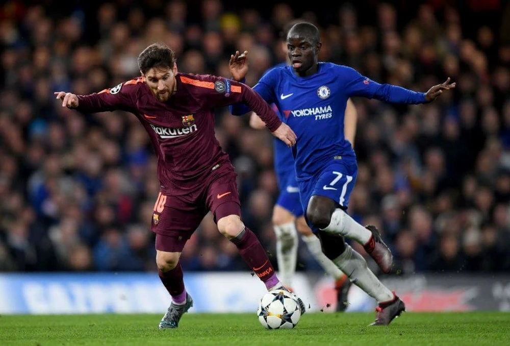 N'Golo Kante (phải) sẽ giúp PSG trở nên siêu mạnh khi kiểm soát trung tuyền.