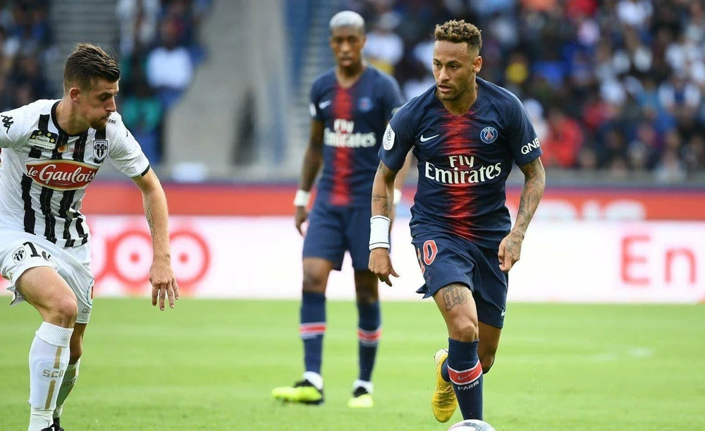 Neymar chuyển vào chơi vị trí số 10