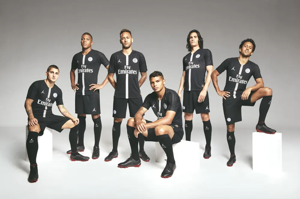 Bộ trang phục sân khách của PSG ở Champions League.