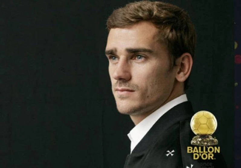 Antoine Griezmann trong số báo mới nhất của France Football.