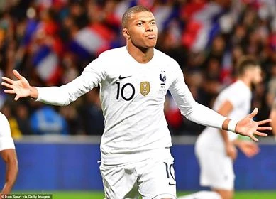 Kylian Mbappe tỏa sáng cyùng Les Bleus