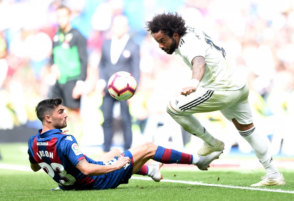 Marcelo (phải) kết thúc cơn khô hạn cho Real Madrid.