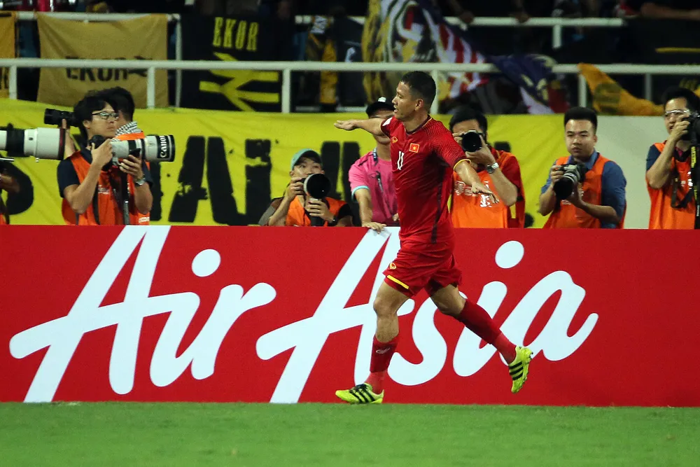 Việt Nam - Malaysia 2-0: Công Phượng tỏa sáng, Anh Đức góp công ảnh 9