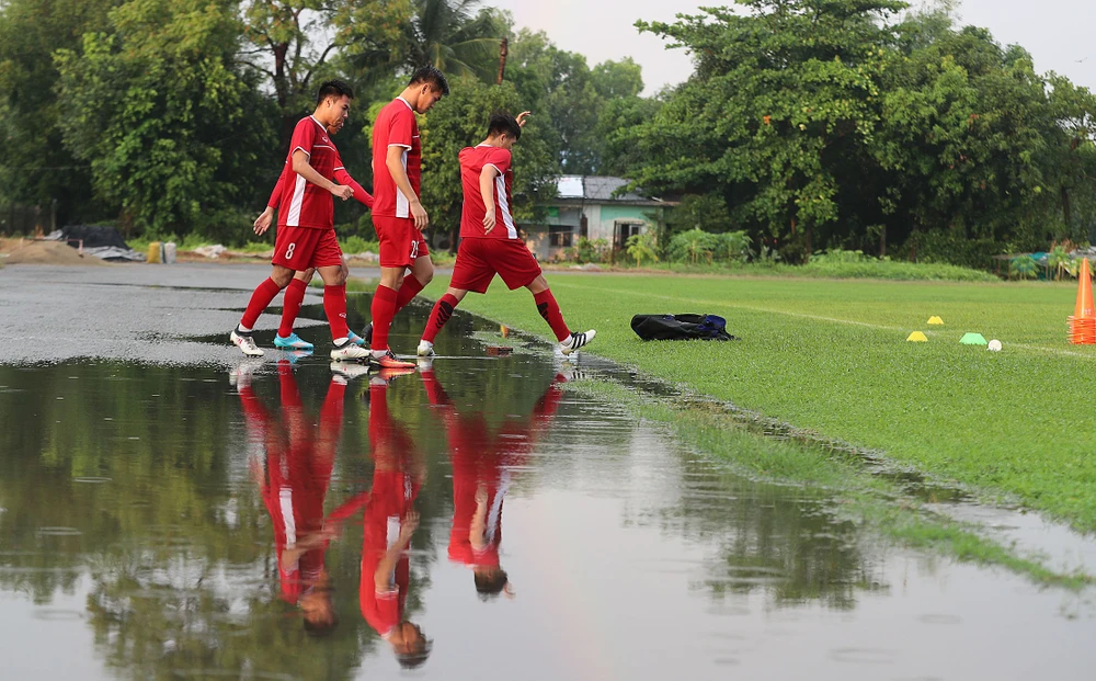 Đội tuyển Việt Nam suýt hủy buổi tập quan trọng ở Myanmar vì mưa to ảnh 7 Đội tuyển Việt Nam suýt hủy buổi tập quan trọng ở Myanmar vì mưa to ảnh 7