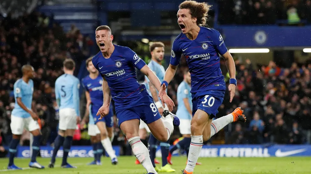 David Luiz ăn mừng chiến thắng