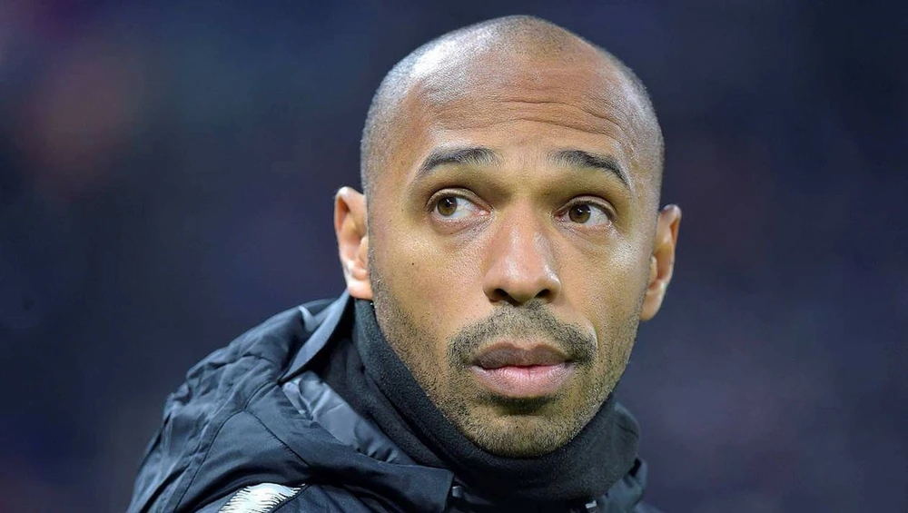 HLV mới ra ràng Thierry Henry