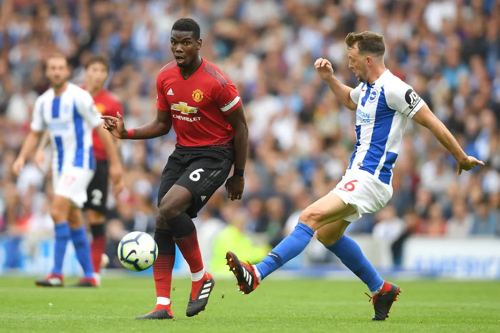 Paul Pogba (trái, Man United) sẽ thể hiện đẳng cấp của mình.