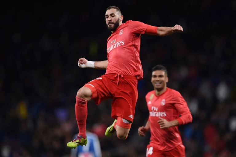 Karim benzema ăn mừng bàn thắng