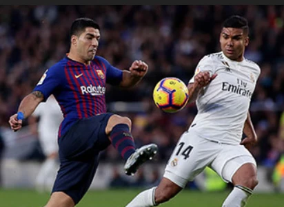 Luis Suarez (Barcelona) và Casemiro (Real Madrid)