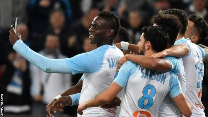 Ăn mừng kiểu Mario Balotelli