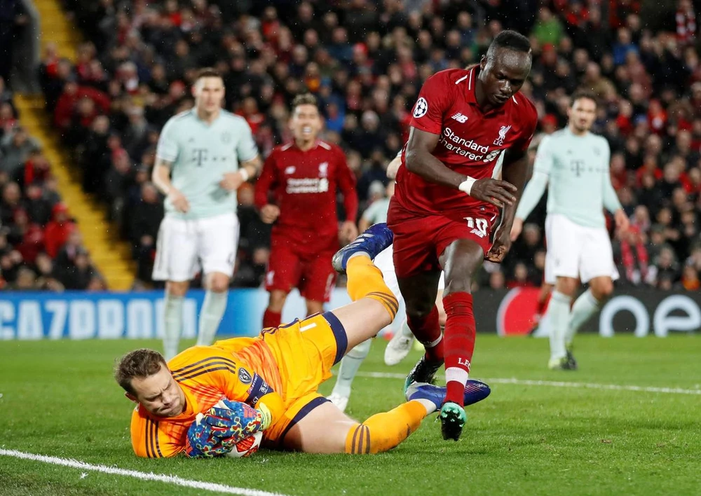 Sadio Mane dứt điểm nhưng thủ thành Neuer đã bắt gọn