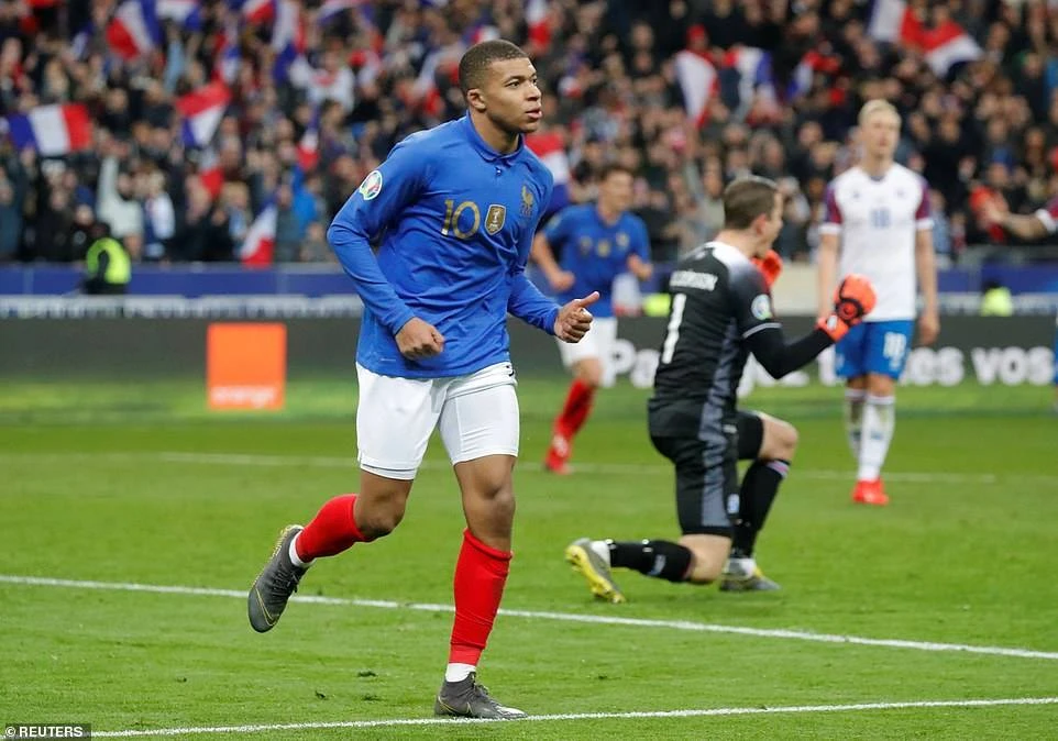 Kylian Mbappe tiếp tục tỏa sáng