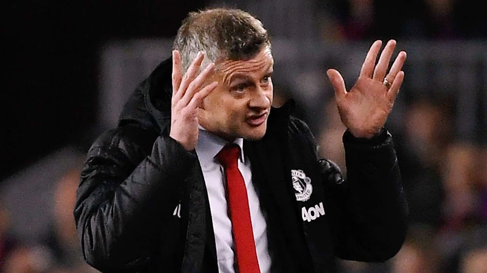 HLV Ole Gunnar Solskjaer lo lắng cuộc đua vào tốp 4.