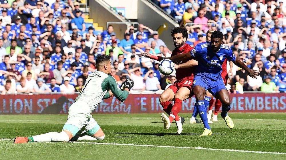 Cardiff City - Liverpool 0-2: Wijnaldum giúp The Kop chiếm lại ngôi đầu