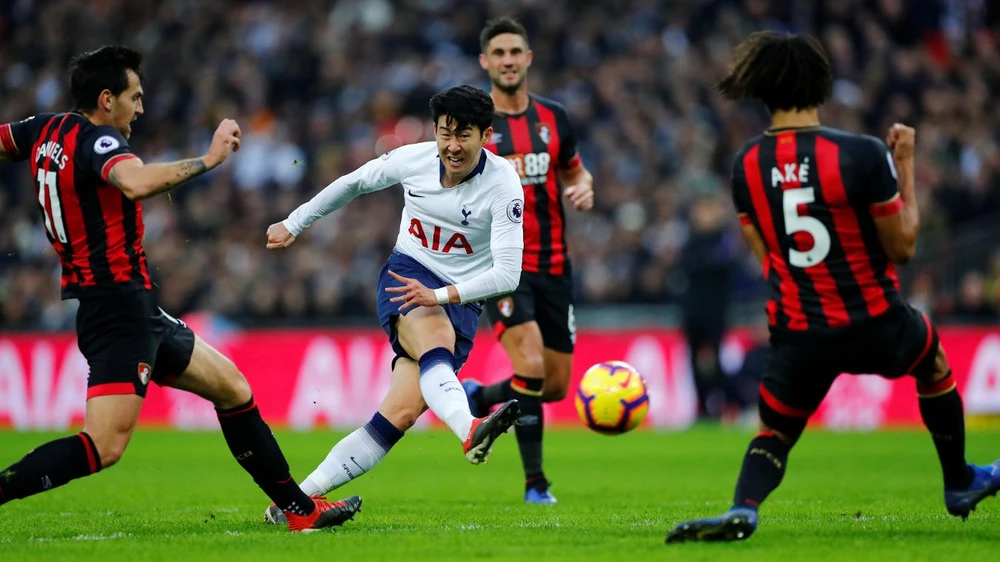 Son Heung-min sút bóng trước các hậu vệ Bournemouth