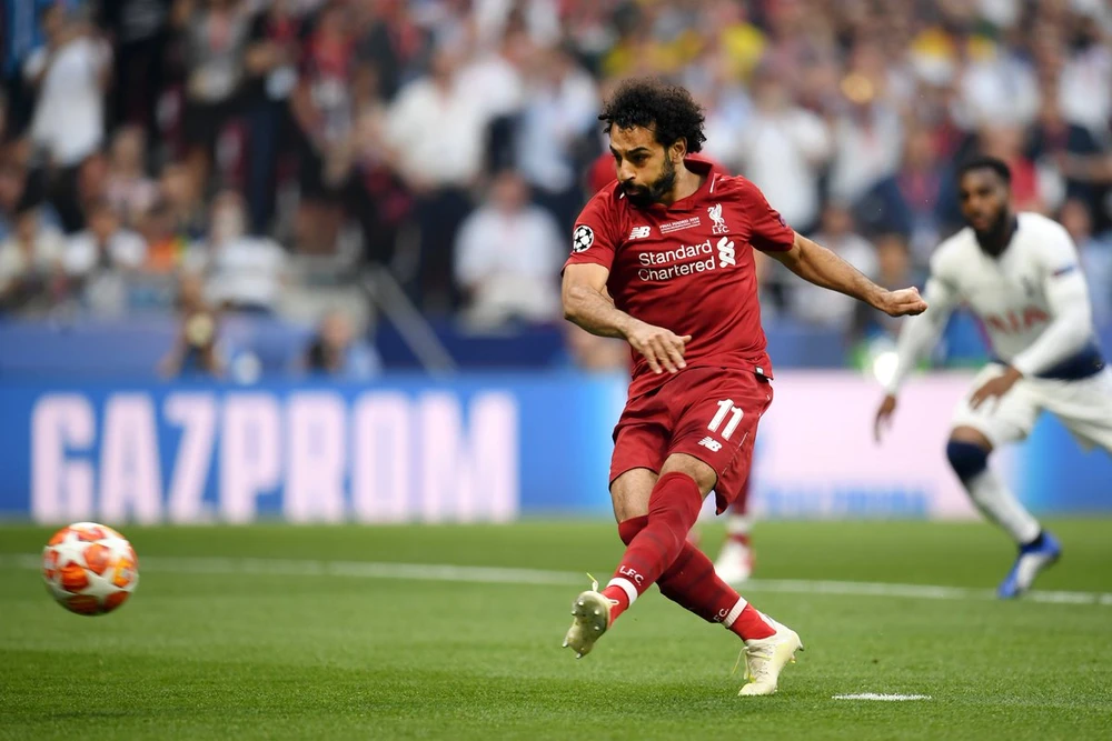 Mo Salah sút trhắng quả 11m ở phút thứ 2