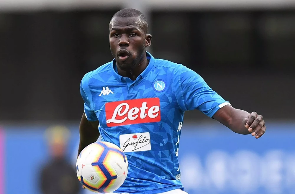 Man United ra giá kỷ lục 95 triệu Euro cho trung vệ Koulibaly