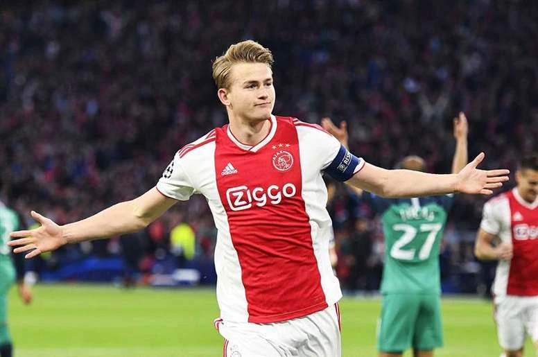 Sang Juventus, De Ligt nhận lương khủng - gấp đôi De Jong ở Barca