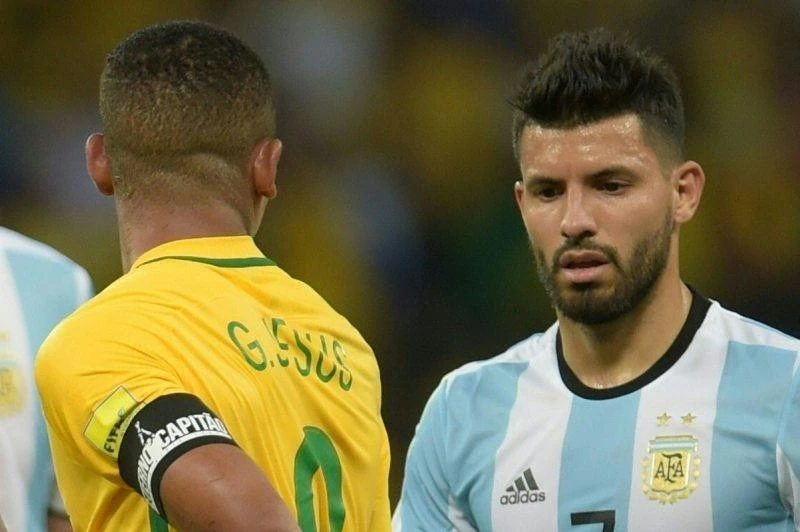 Gabriel Jesus (trái, Brazil) và Sergio Aguero (Argentina)