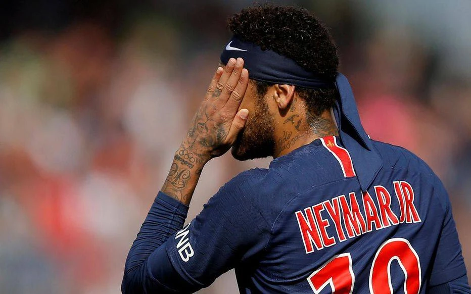 PSG tự biết Neymar bận việc?